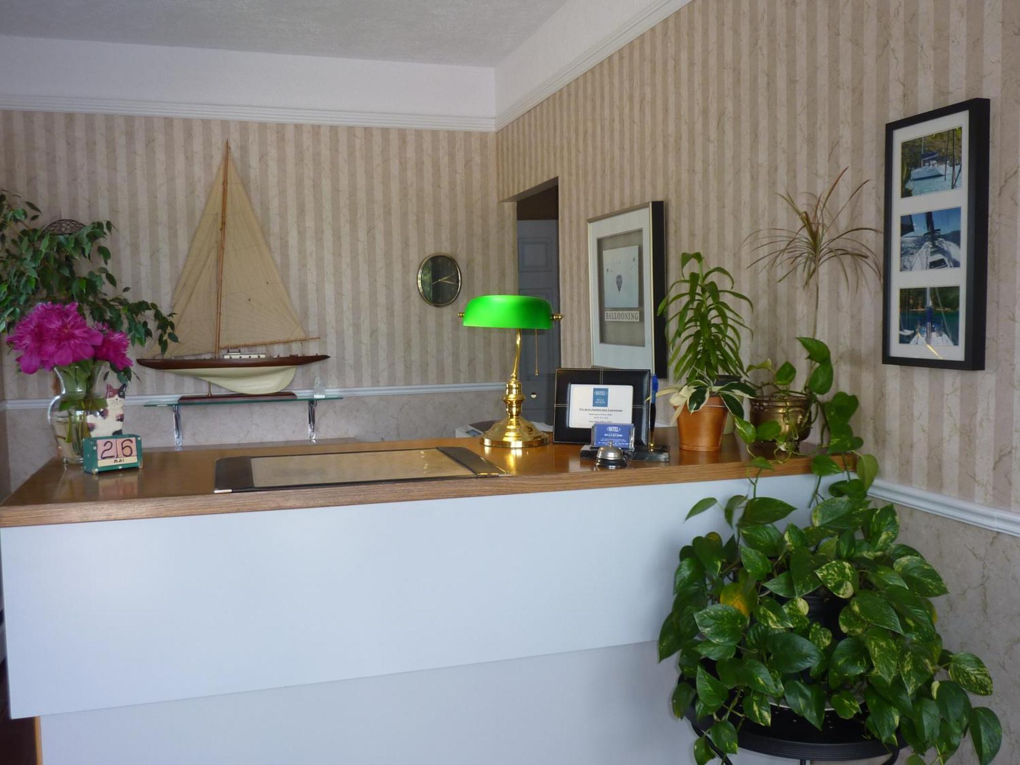 Motel Belle Riviere Saint-Jean-sur-Richelieu Bagian luar foto