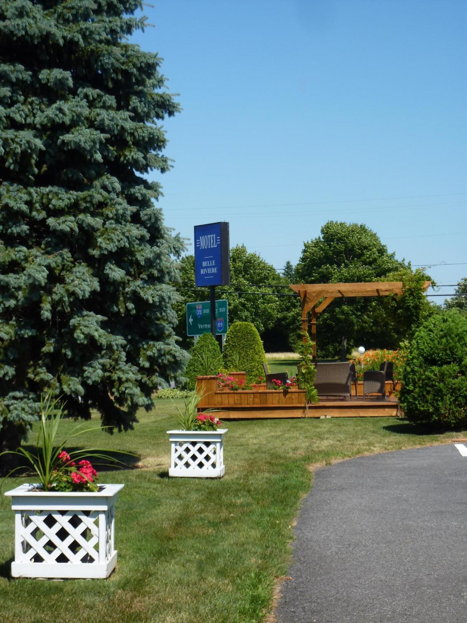 Motel Belle Riviere Saint-Jean-sur-Richelieu Bagian luar foto