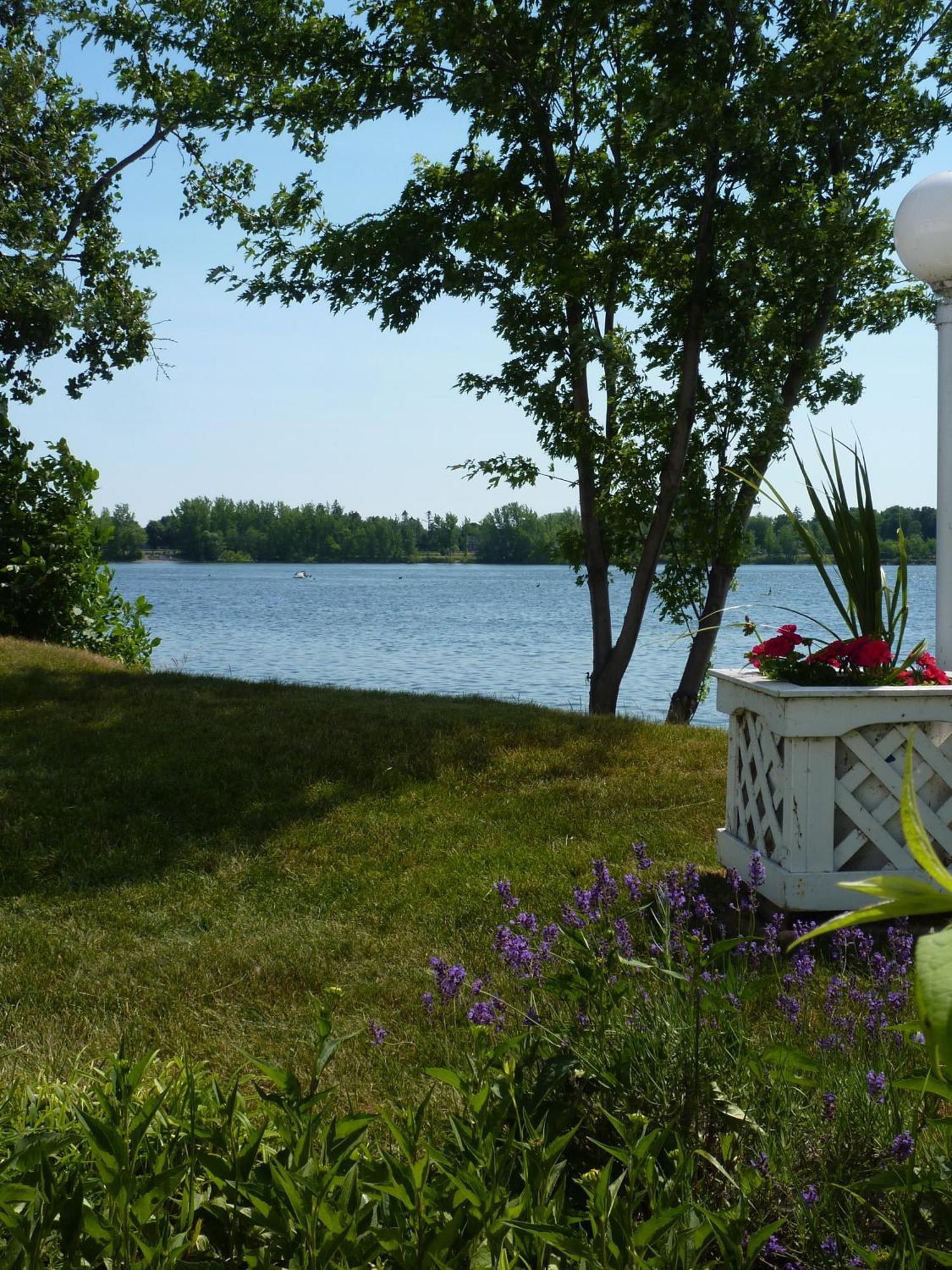 Motel Belle Riviere Saint-Jean-sur-Richelieu Bagian luar foto