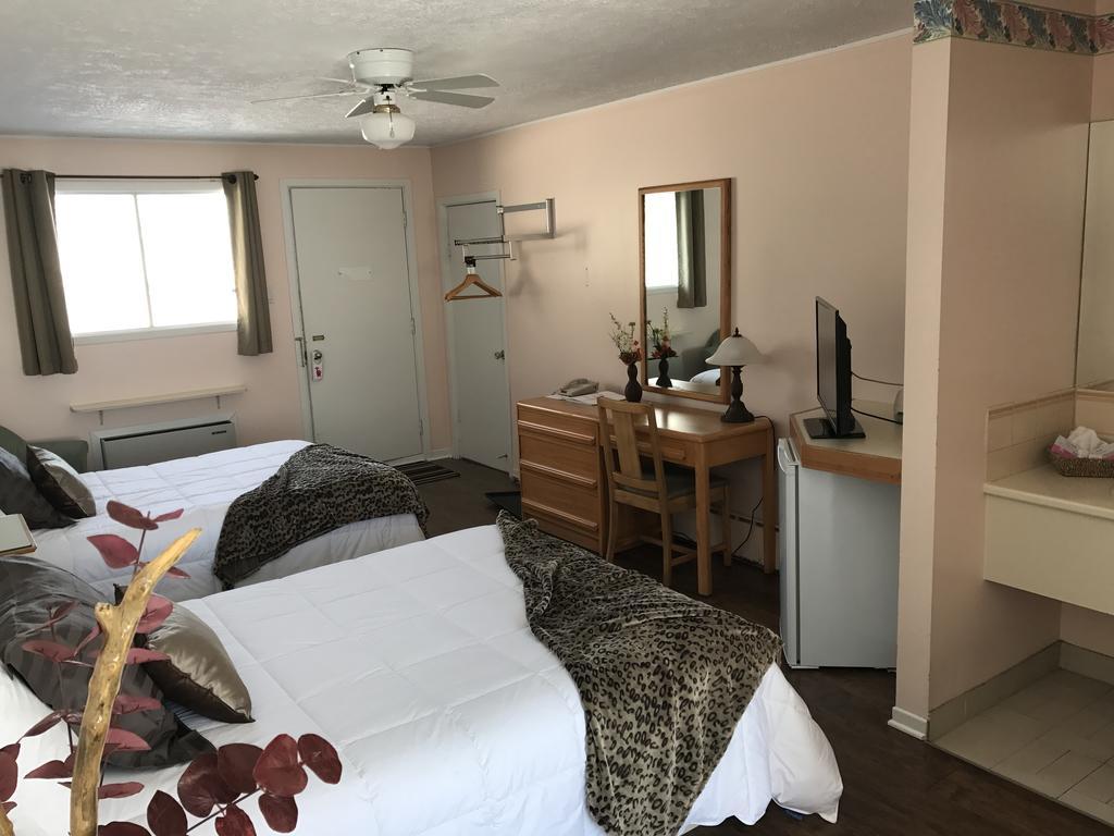 Motel Belle Riviere Saint-Jean-sur-Richelieu Bagian luar foto