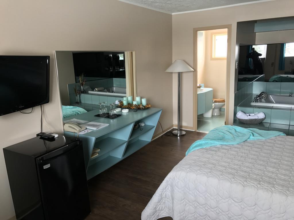 Motel Belle Riviere Saint-Jean-sur-Richelieu Bagian luar foto