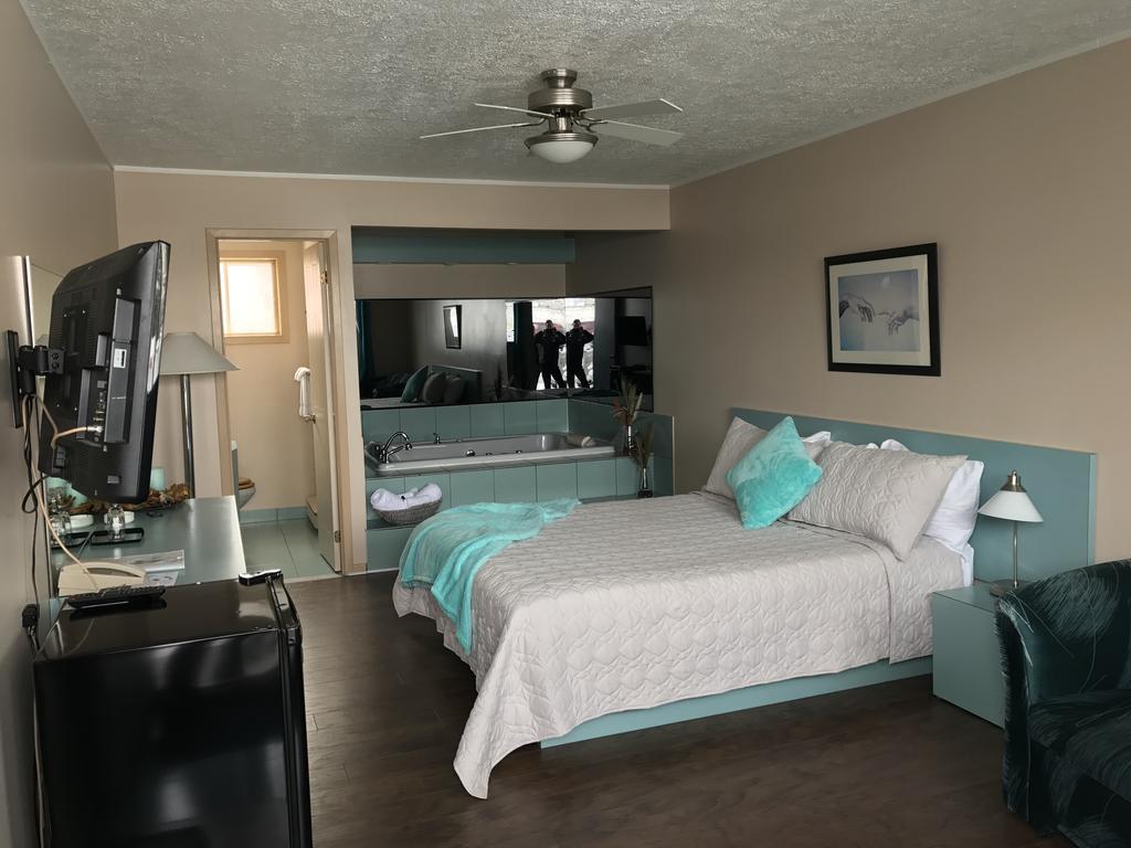Motel Belle Riviere Saint-Jean-sur-Richelieu Bagian luar foto