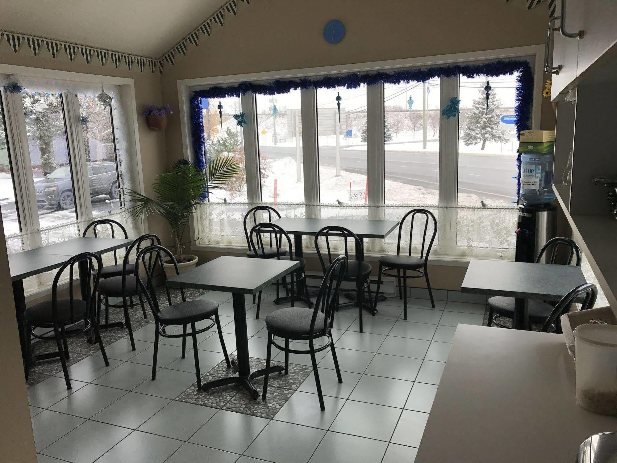Motel Belle Riviere Saint-Jean-sur-Richelieu Bagian luar foto