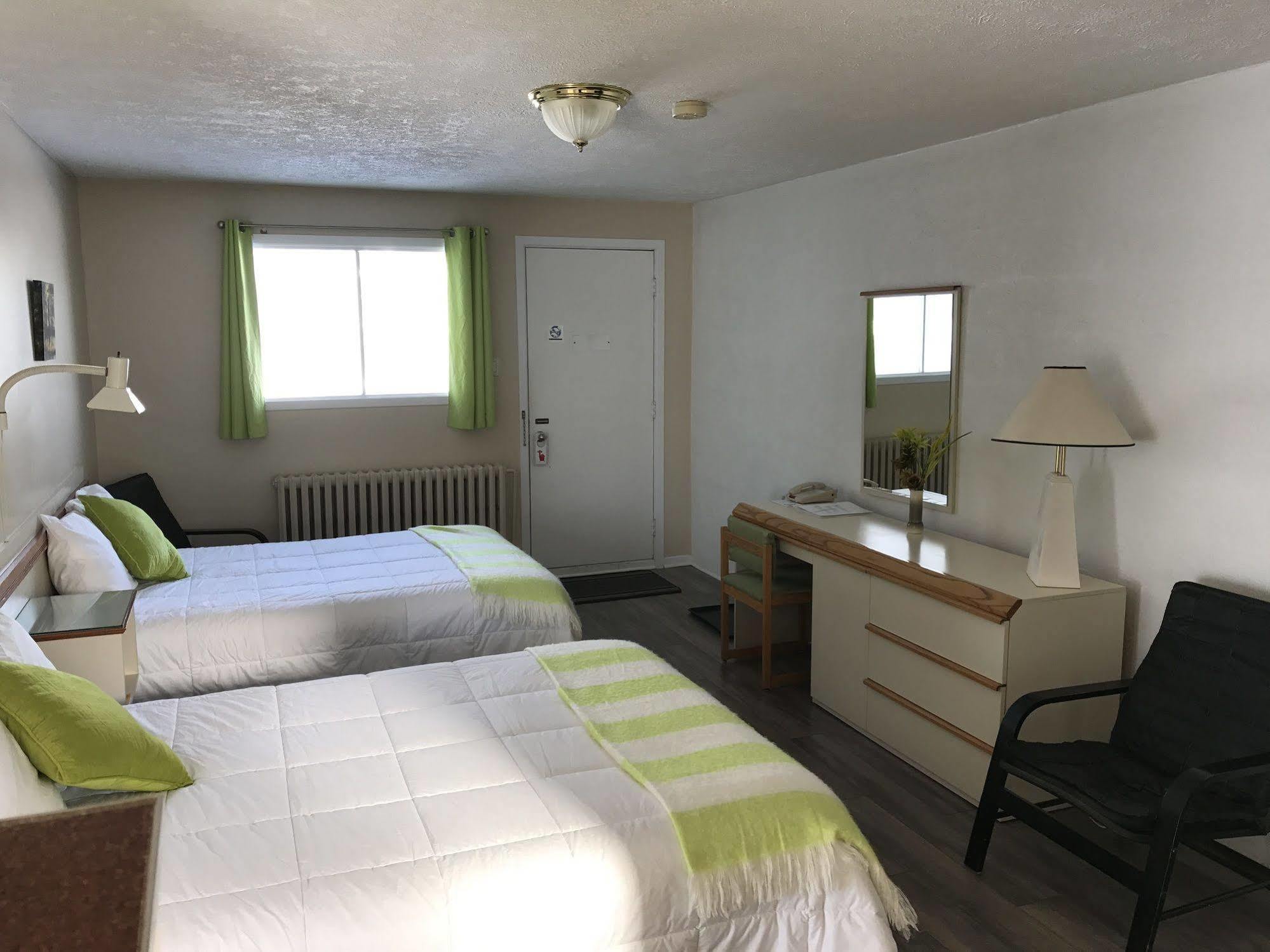 Motel Belle Riviere Saint-Jean-sur-Richelieu Bagian luar foto