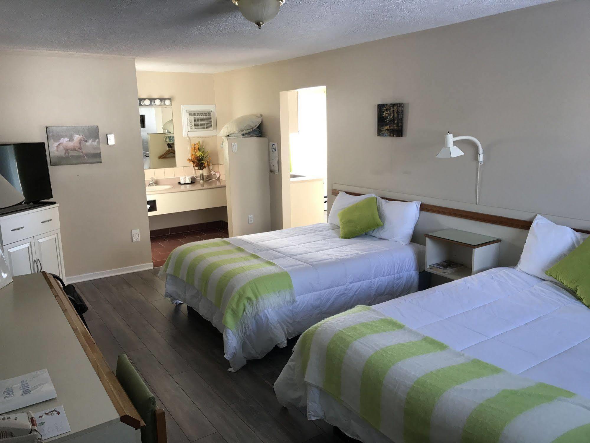 Motel Belle Riviere Saint-Jean-sur-Richelieu Bagian luar foto