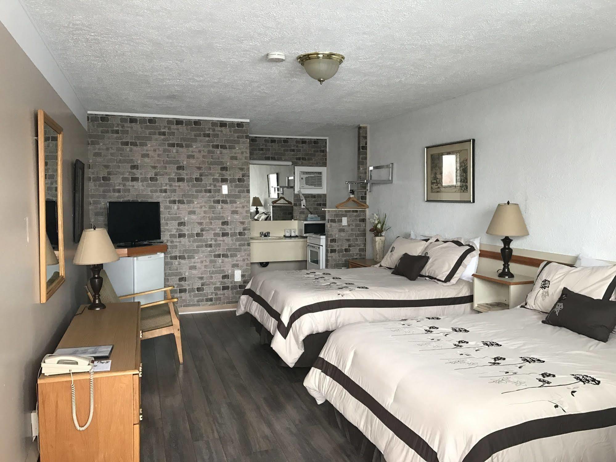 Motel Belle Riviere Saint-Jean-sur-Richelieu Bagian luar foto