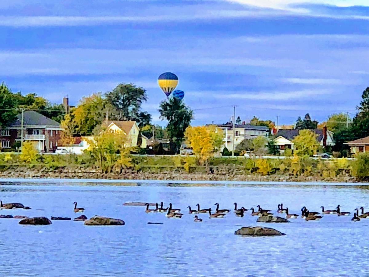 Motel Belle Riviere Saint-Jean-sur-Richelieu Bagian luar foto