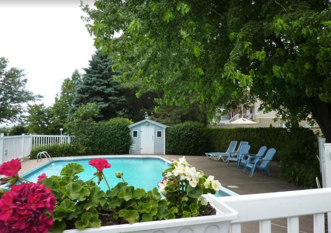 Motel Belle Riviere Saint-Jean-sur-Richelieu Bagian luar foto